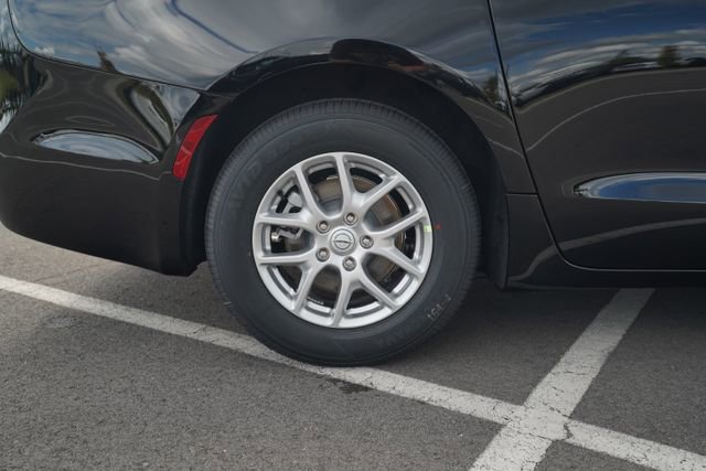 New 2026 Chrysler Voyager LX image 39