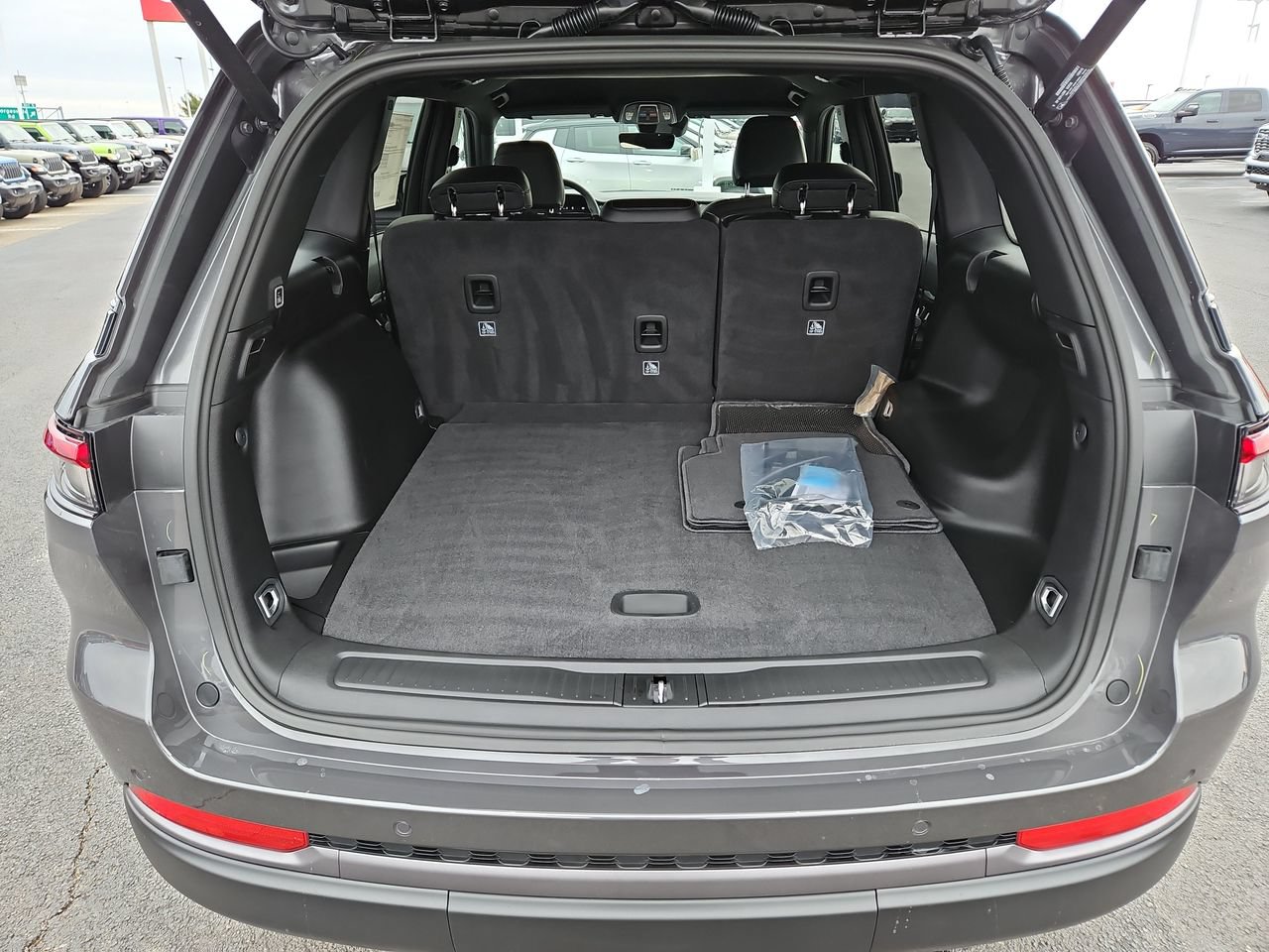 New 2026 Jeep Grand Cherokee Altitude AWD/4WD image 11