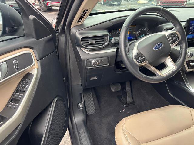 Used 2020 Ford Explorer XLT w/ Equipment Group 202A image 9