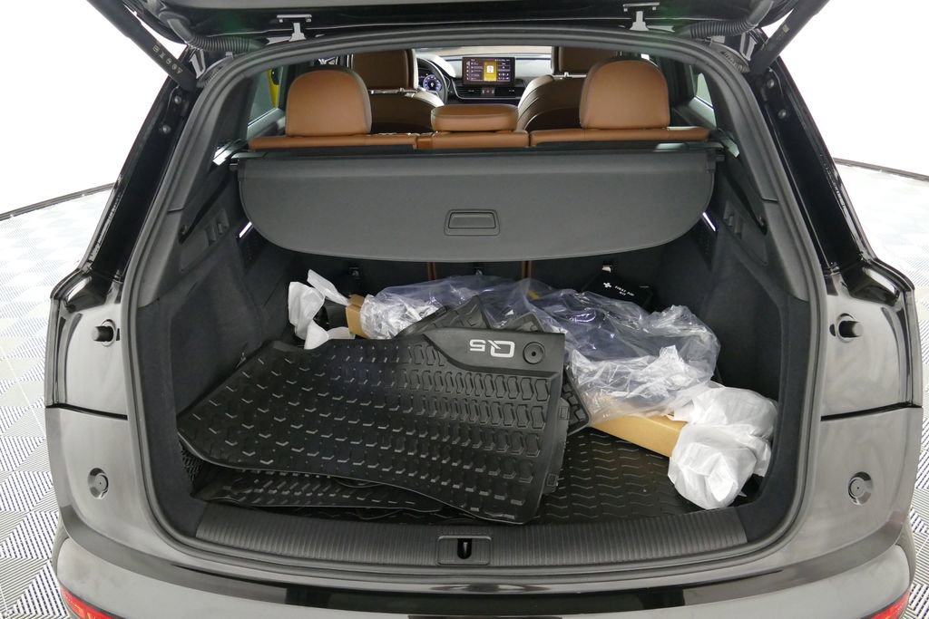 Certified 2025 Audi Q5 2.0T Premium Plus w/ Premium Plus Package AWD/4WD image 3