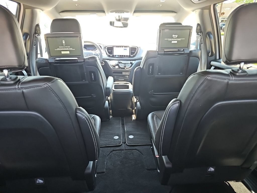 Used 2025 Chrysler Pacifica Select w/ Uconnect Theater Family Group AWD/4WD image 26