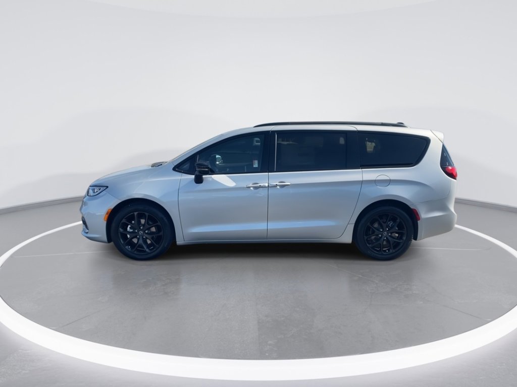 New 2026 Chrysler Pacifica Select image 5