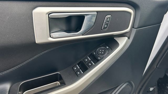 Used 2020 Ford Explorer XLT w/ Comfort Package image 13