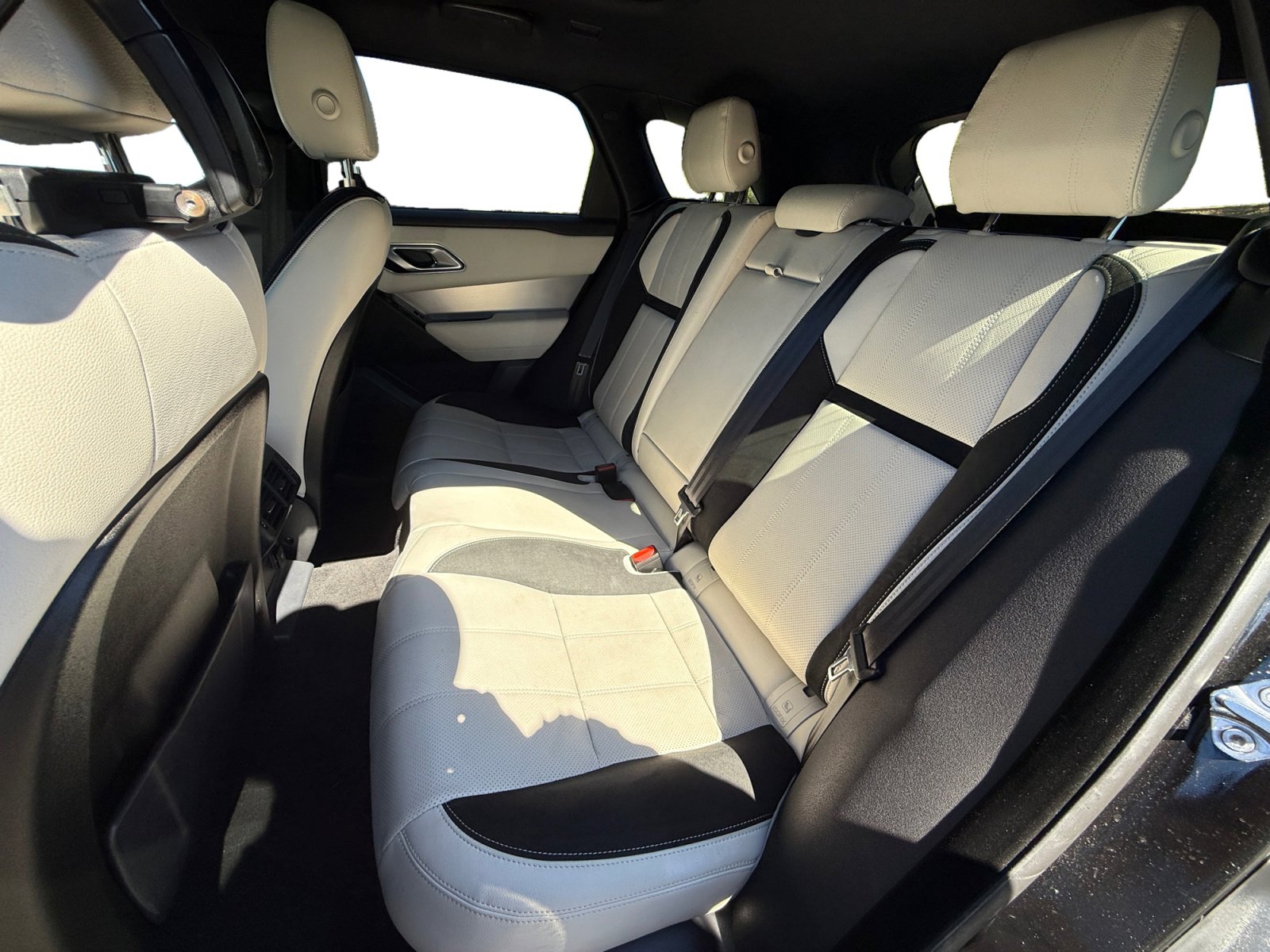 Used 2020 Land Rover Range Rover Velar R-Dynamic S image 16