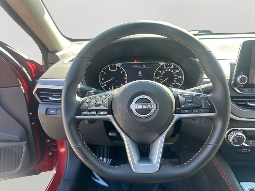 Used 2025 Nissan Altima 2.5 SR AWD/4WD image 12