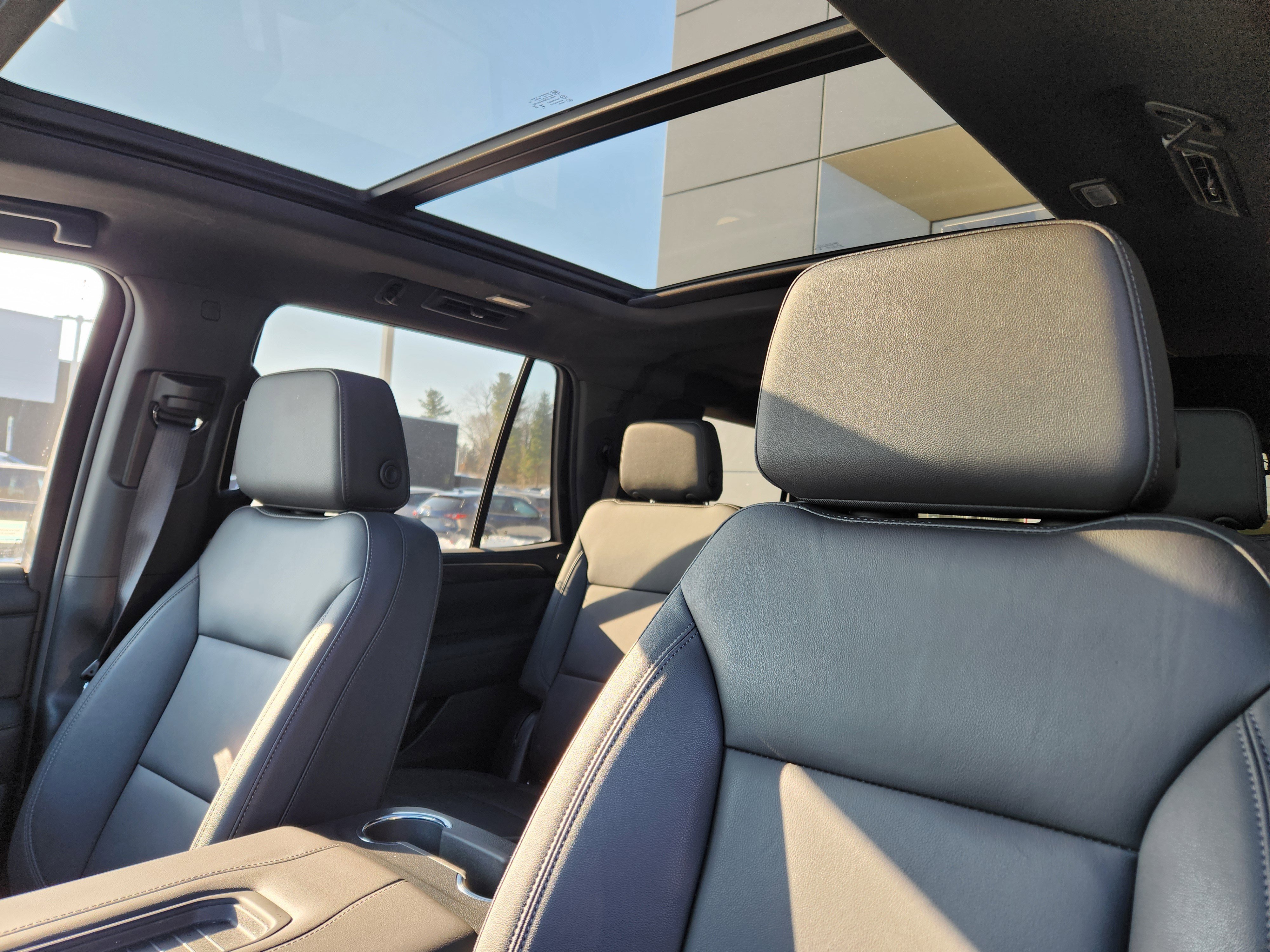 Used 2024 Chevrolet Tahoe Z71 w/ Luxury Package image 11