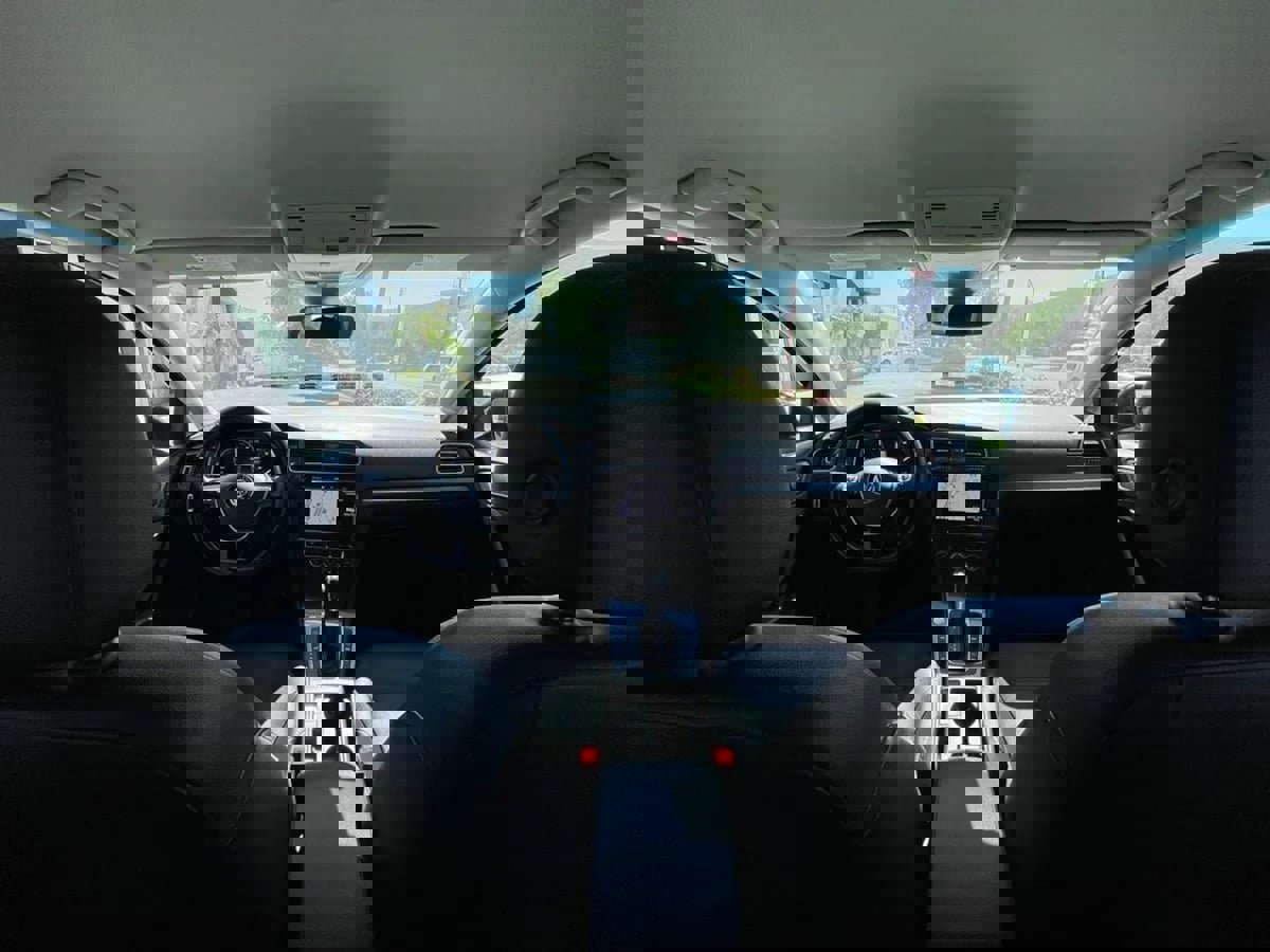 Used 2019 Volkswagen e-Golf SEL Premium image 14