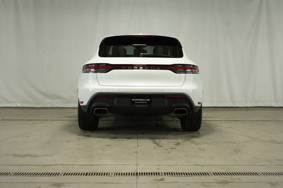 Certified 2026 Porsche Macan AWD/4WD image 6