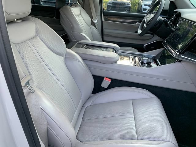 Certified 2022 Jeep Wagoneer Series III w/ Rear Seat Video Group 1 AWD/4WD image 10