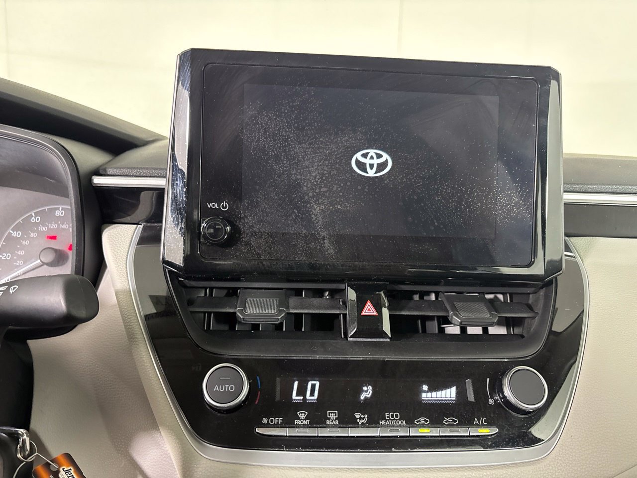 Used 2025 Toyota Corolla LE FWD image 17
