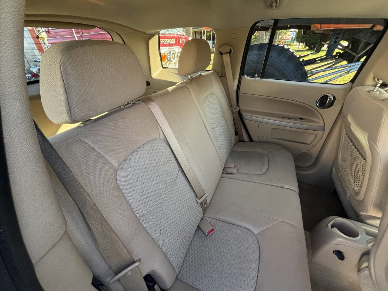 Used 2010 Chevrolet HHR LT image 15