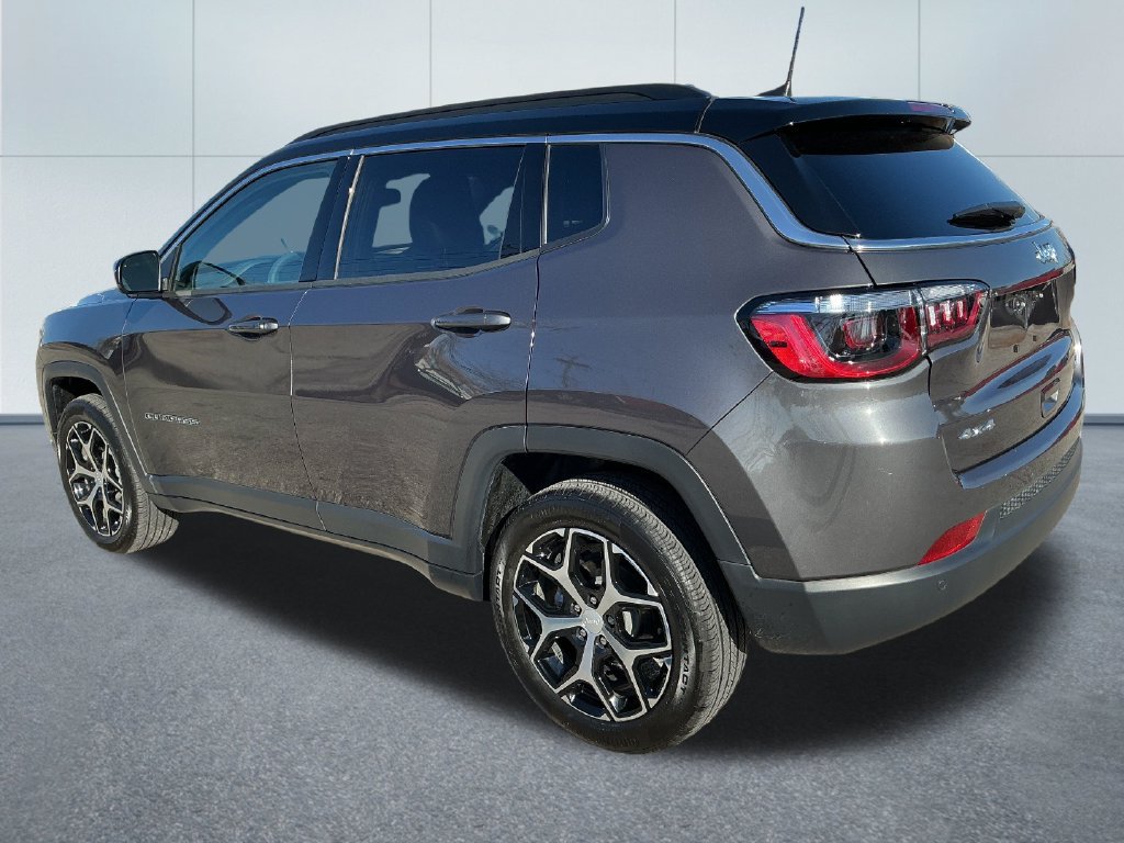 Used 2024 Jeep Compass Limited AWD/4WD image 3