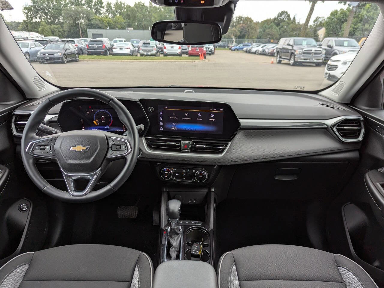 Used 2024 Chevrolet TrailBlazer LT w/ Convenience Package image 2