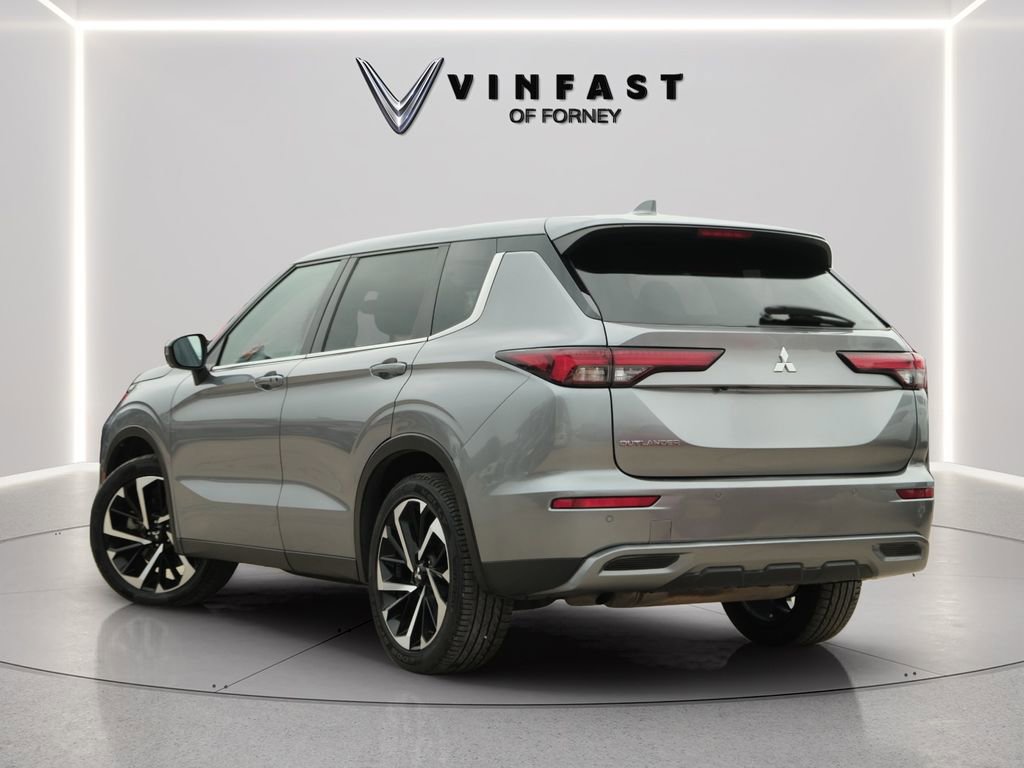 Used 2024 Mitsubishi Outlander SE AWD/4WD image 2