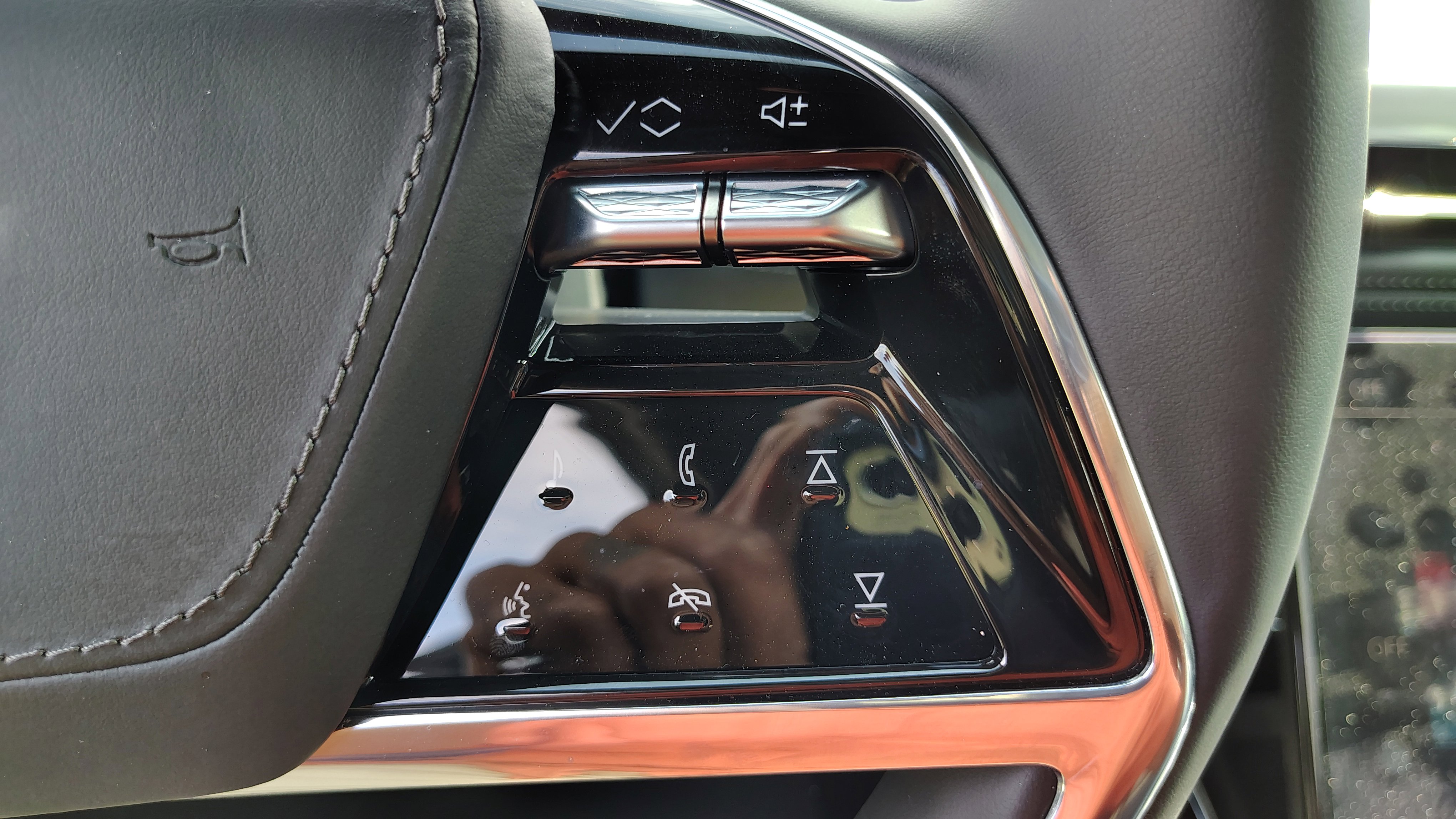 New 2025 Cadillac Escalade IQ Luxury 2 image 18