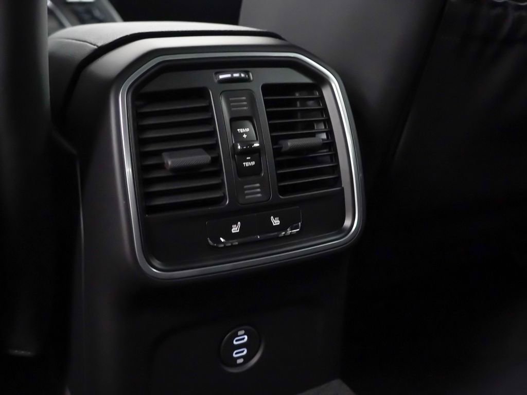 Certified 2026 Porsche Macan AWD/4WD image 33