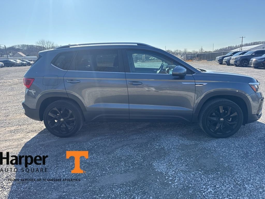 Used 2023 Volkswagen Taos SE w/ Black Wheel Package image 6