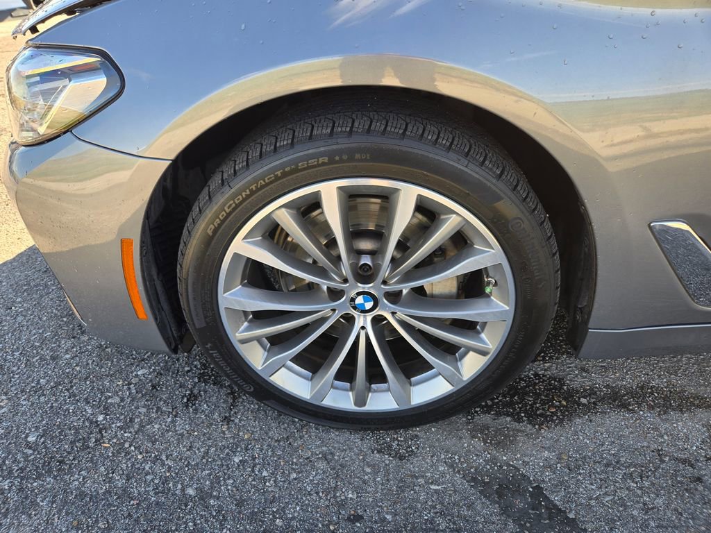 Used 2023 BMW 530i xDrive w/ Premium Package image 29