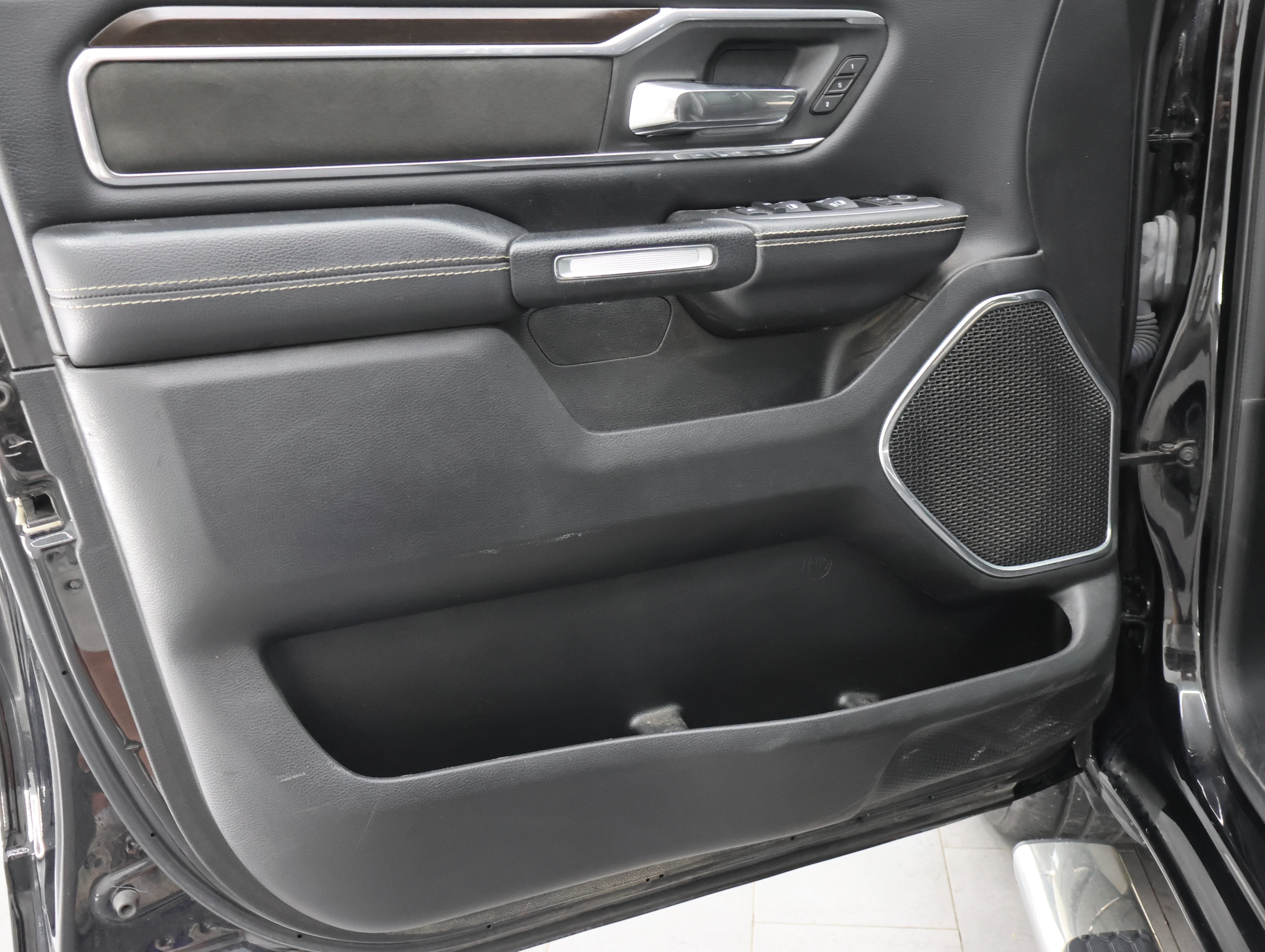 Used 2022 RAM 1500 Laramie AWD/4WD image 39