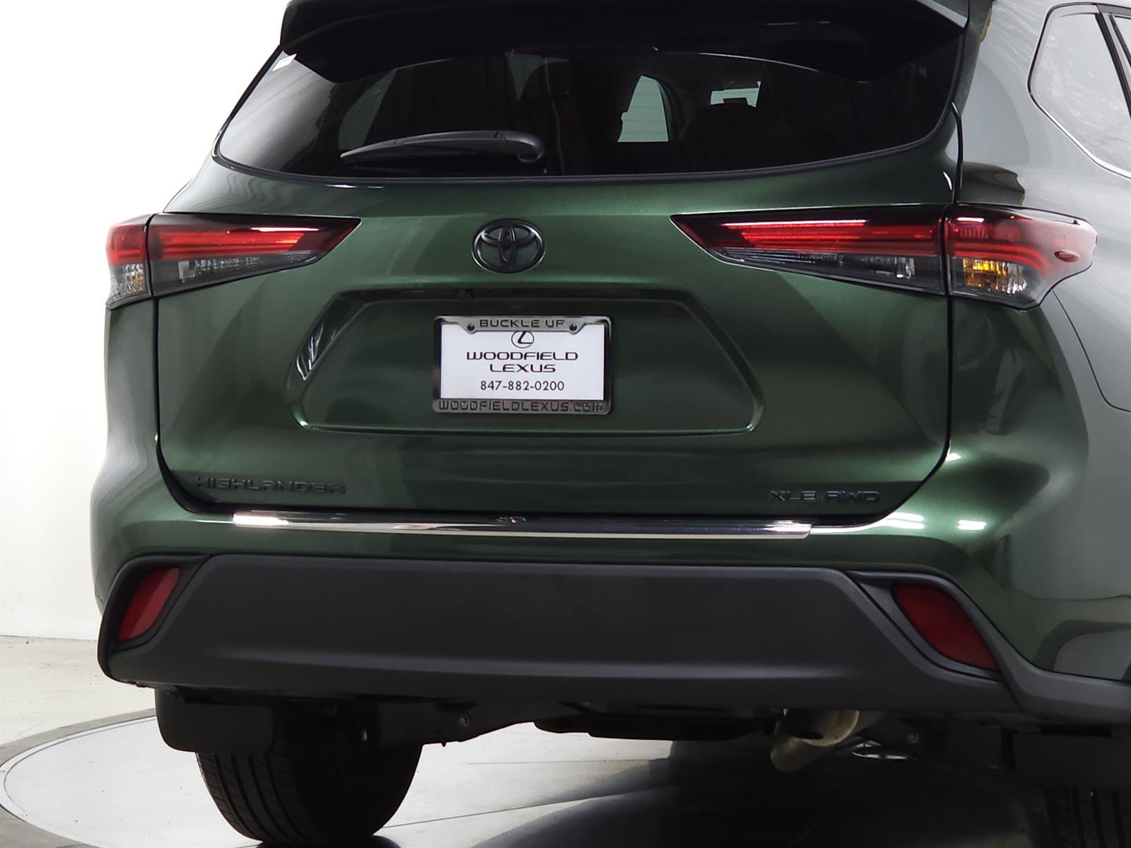 Used 2025 Toyota Highlander XLE AWD/4WD image 12