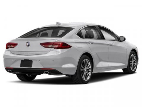 Used 2018 Buick Regal Essence image 2