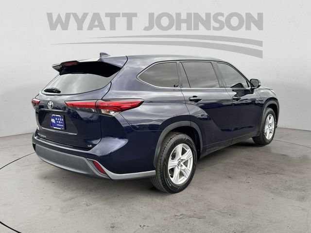 Used 2020 Toyota Highlander LE image 5
