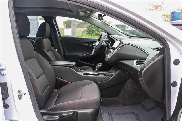 Used 2024 Chevrolet Malibu LT image 17