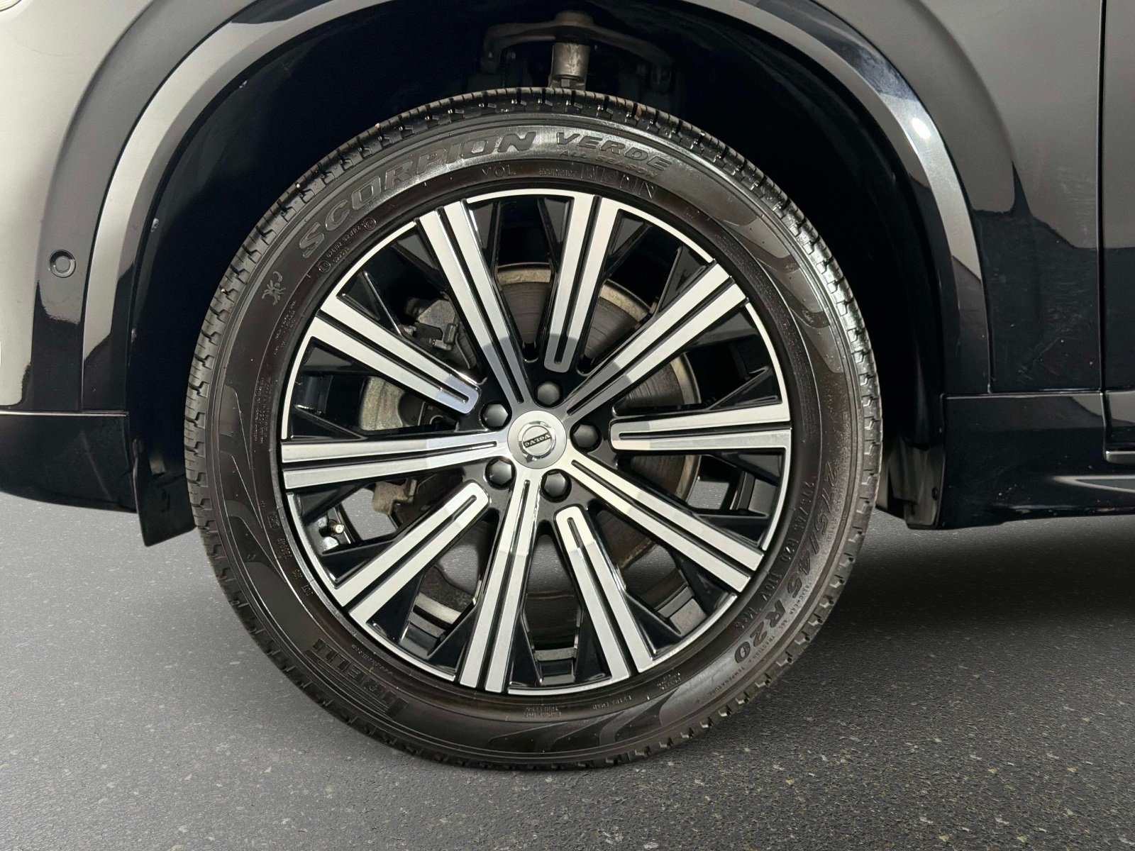 Used 2025 Volvo XC90 B6 Plus AWD/4WD image 18
