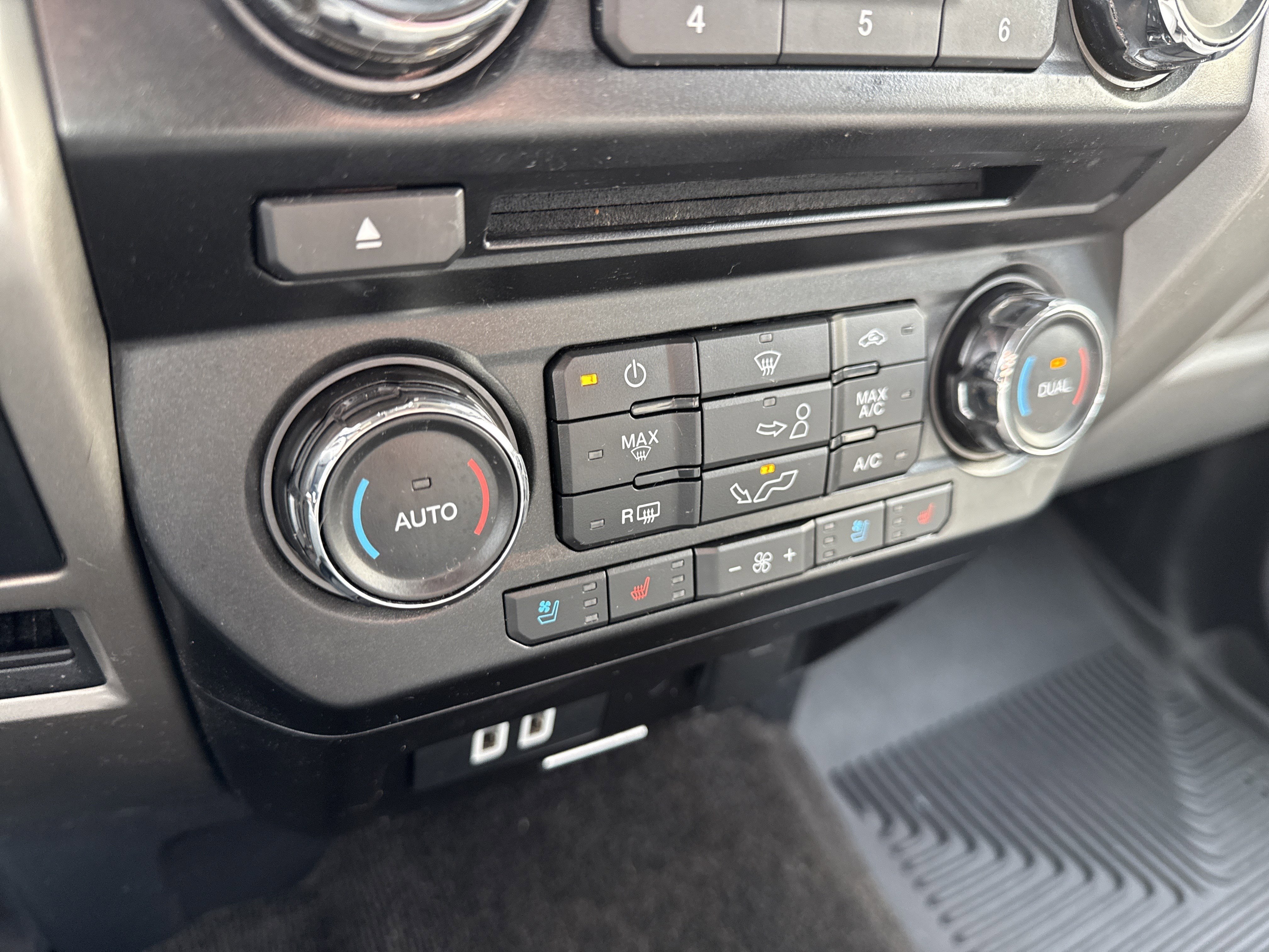 Used 2018 Ford F150 Lariat w/ Equipment Group 501A Mid AWD/4WD image 33