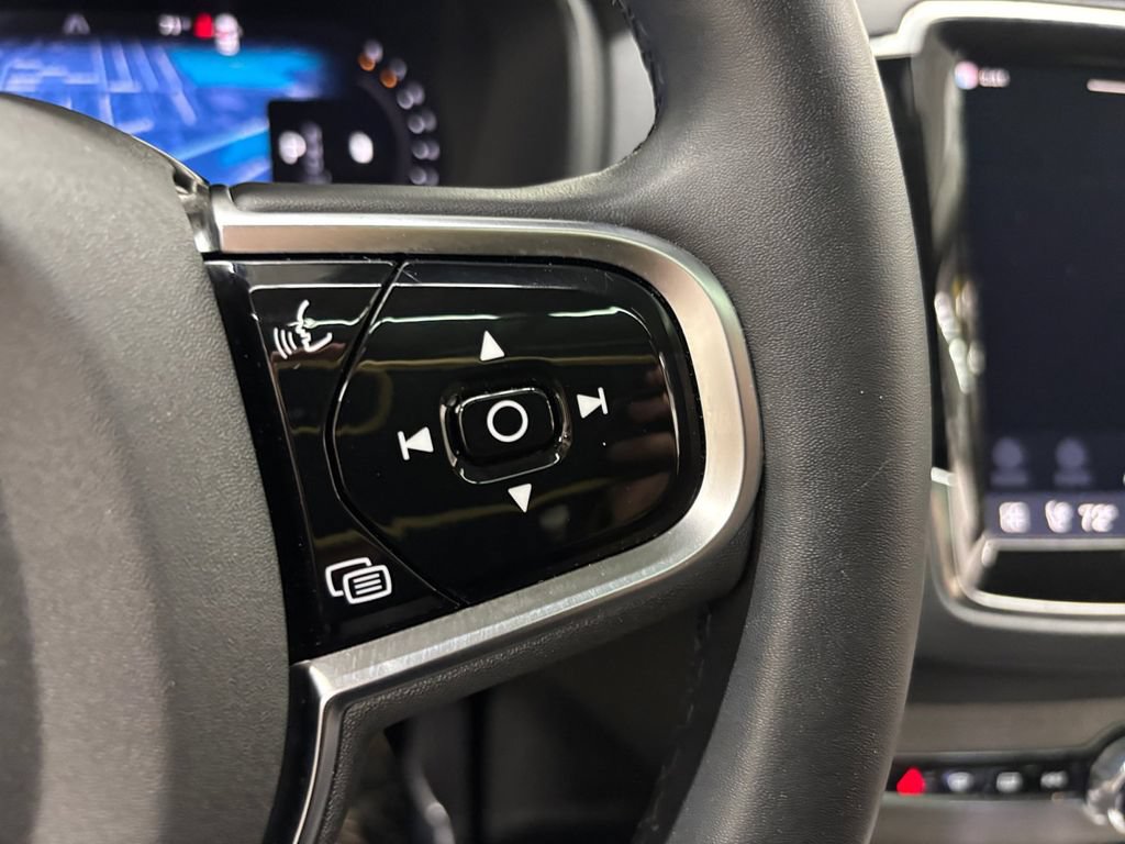 Certified 2025 Volvo XC90 B6 Ultra w/ Protection Package Premier AWD/4WD image 28