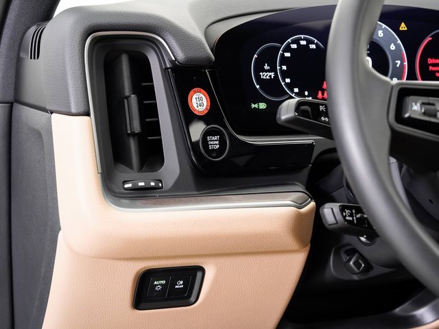 Used 2025 Porsche Cayenne image 11