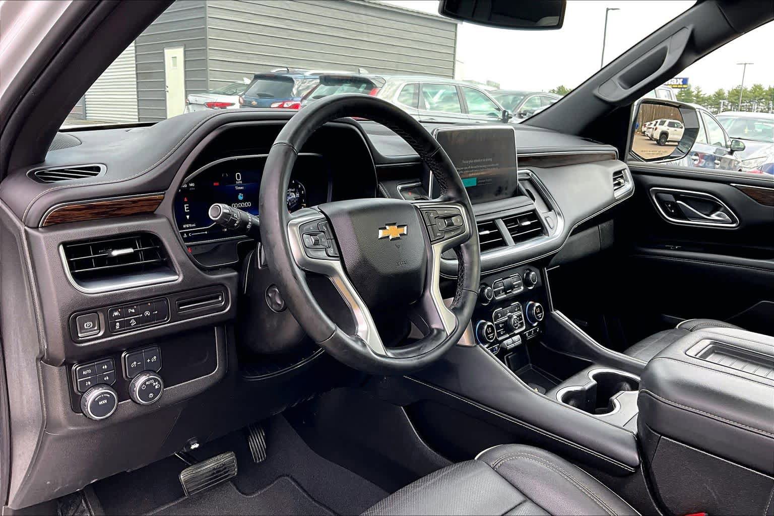 Used 2023 Chevrolet Suburban Premier AWD/4WD image 17