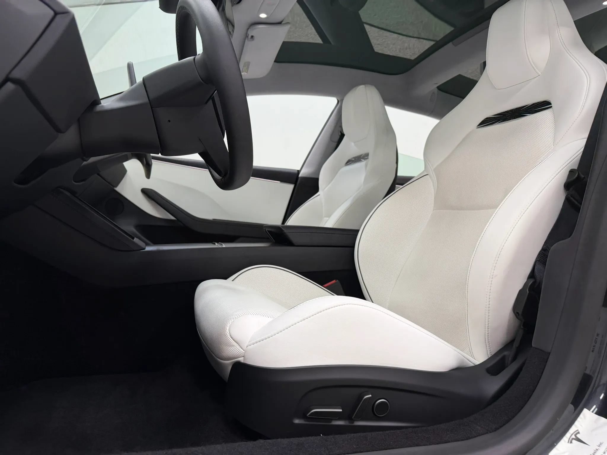 Used 2024 Tesla Model 3 Performance AWD/4WD image 17