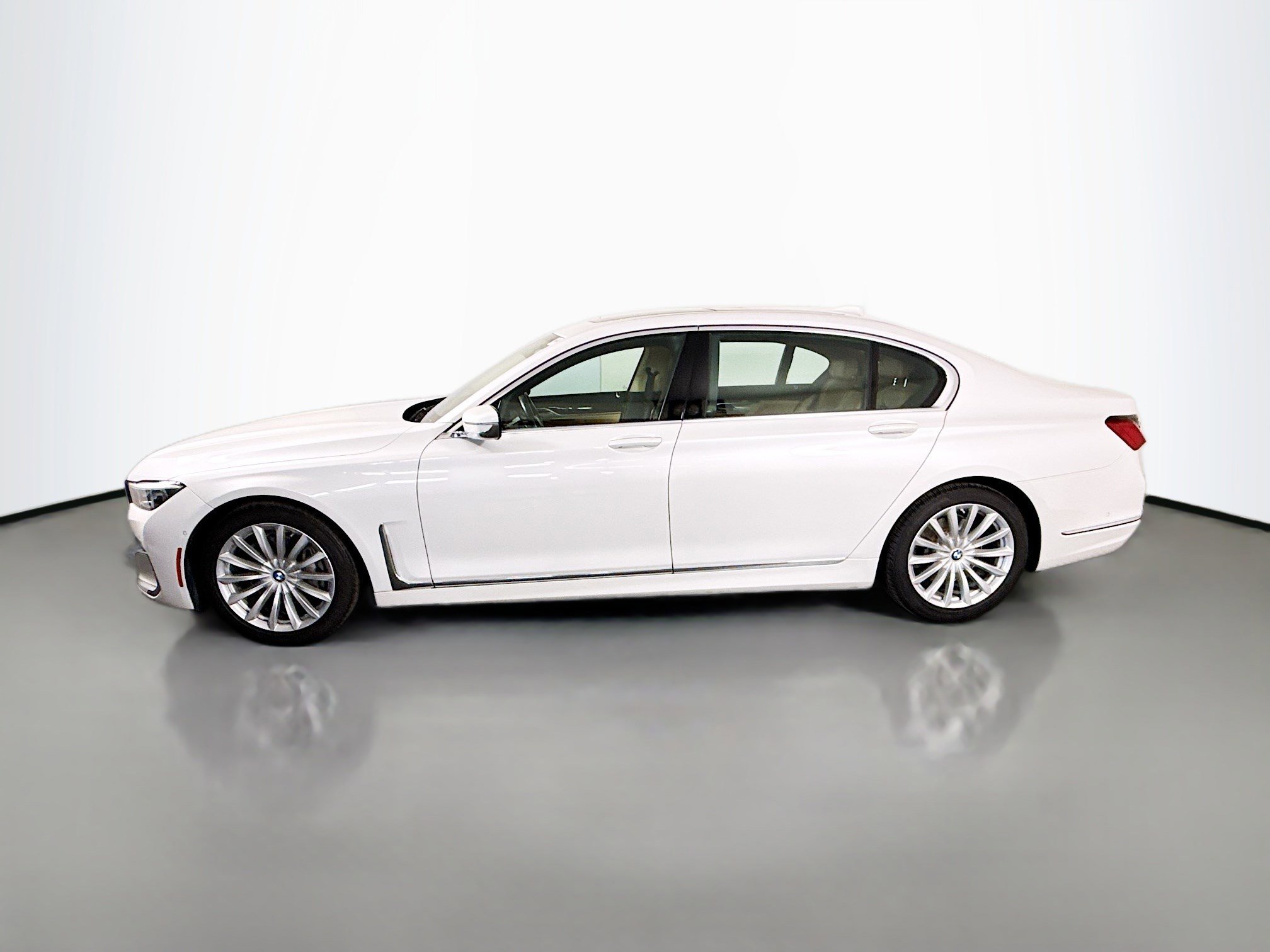 Used 2022 BMW 740i image 6