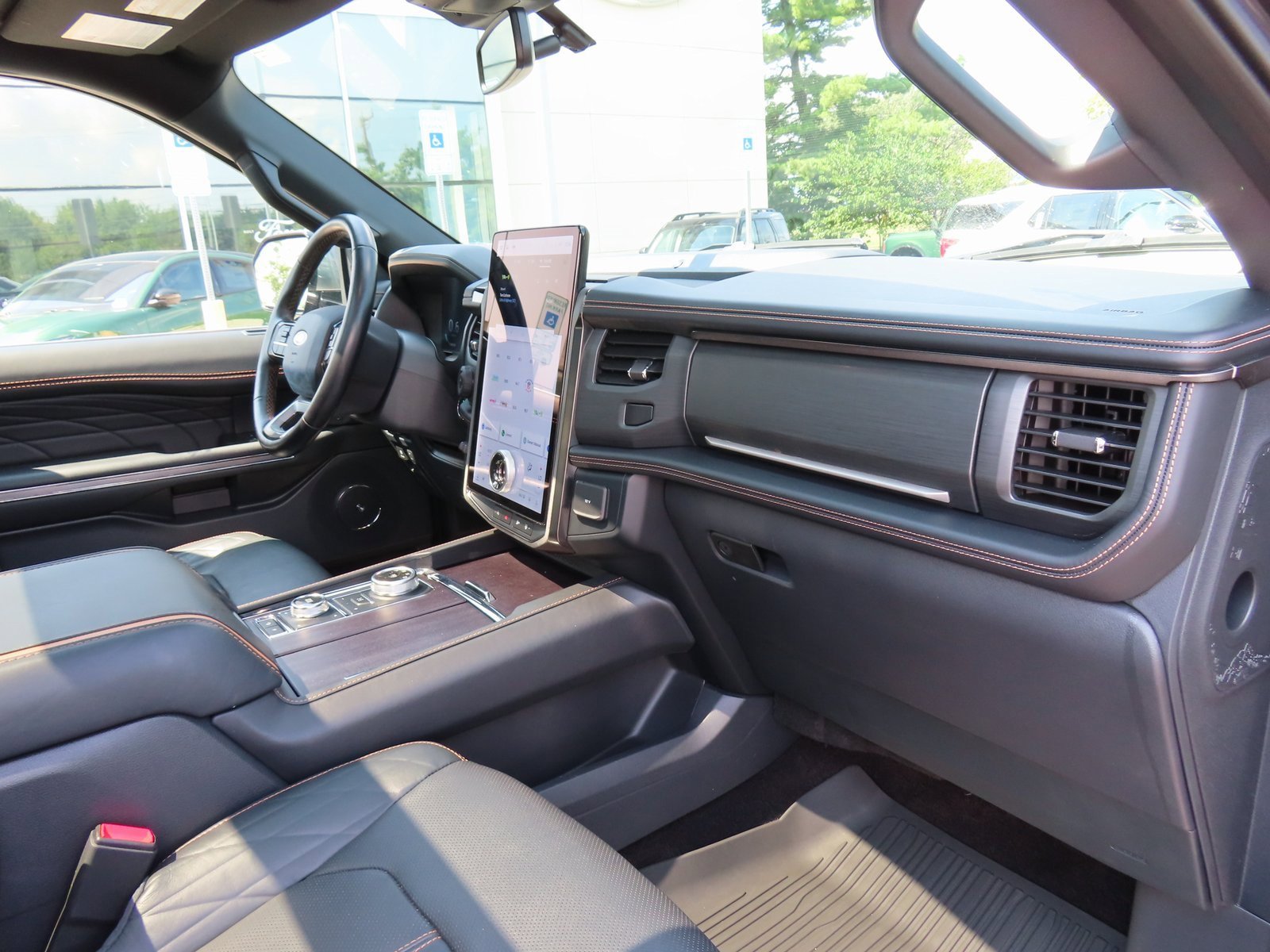 Used 2023 Ford Expedition Platinum image 17