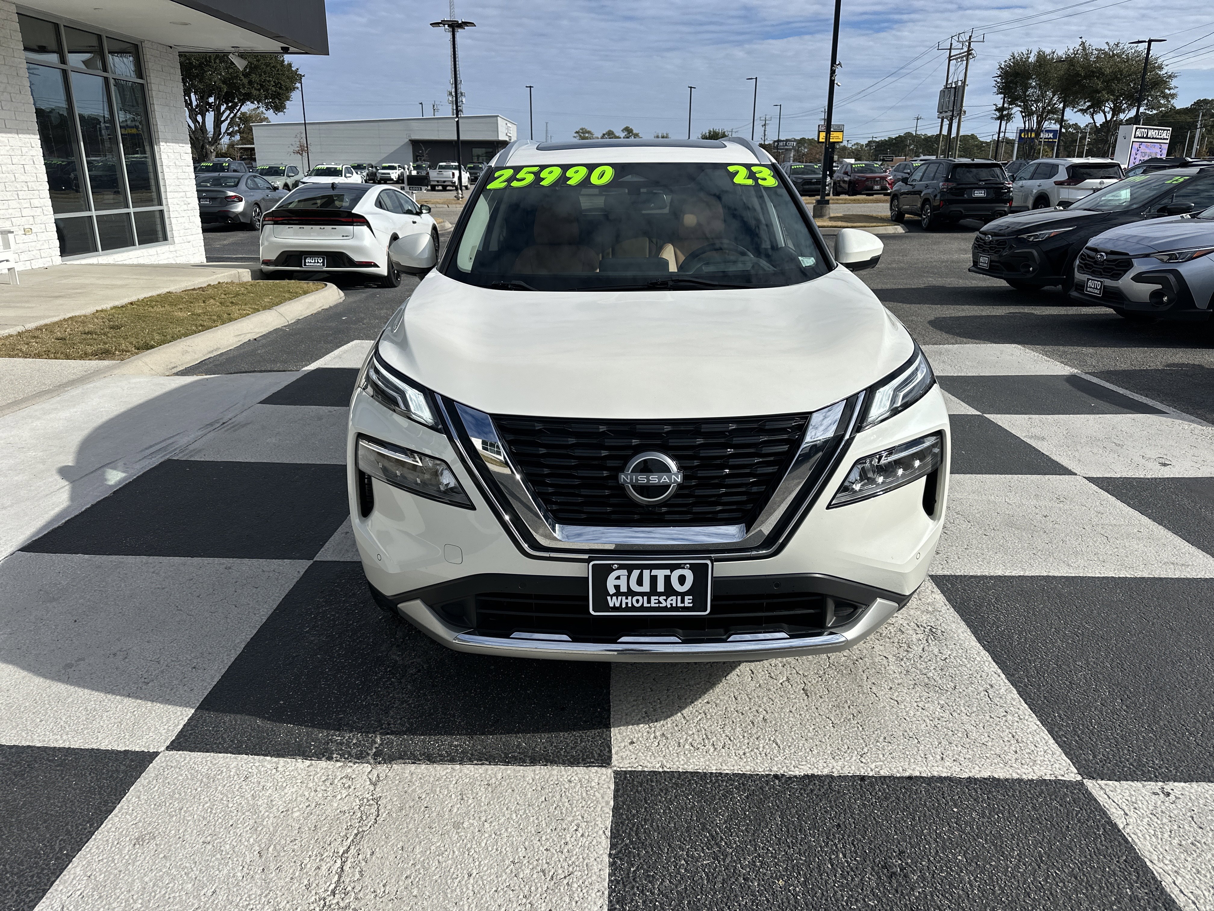 Used 2023 Nissan Rogue Platinum w/ Platinum Premium Package image 2