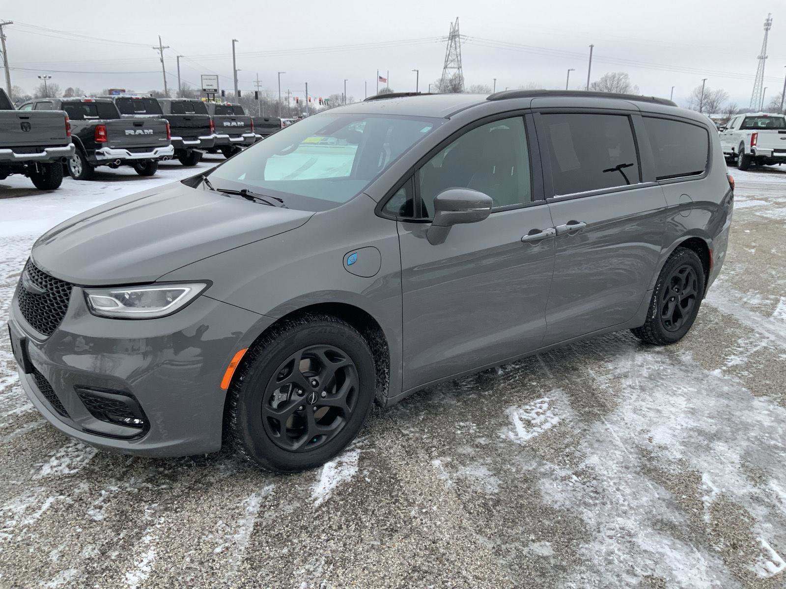 Used 2021 Chrysler Pacifica Limited w/ S Appearance Package image 7