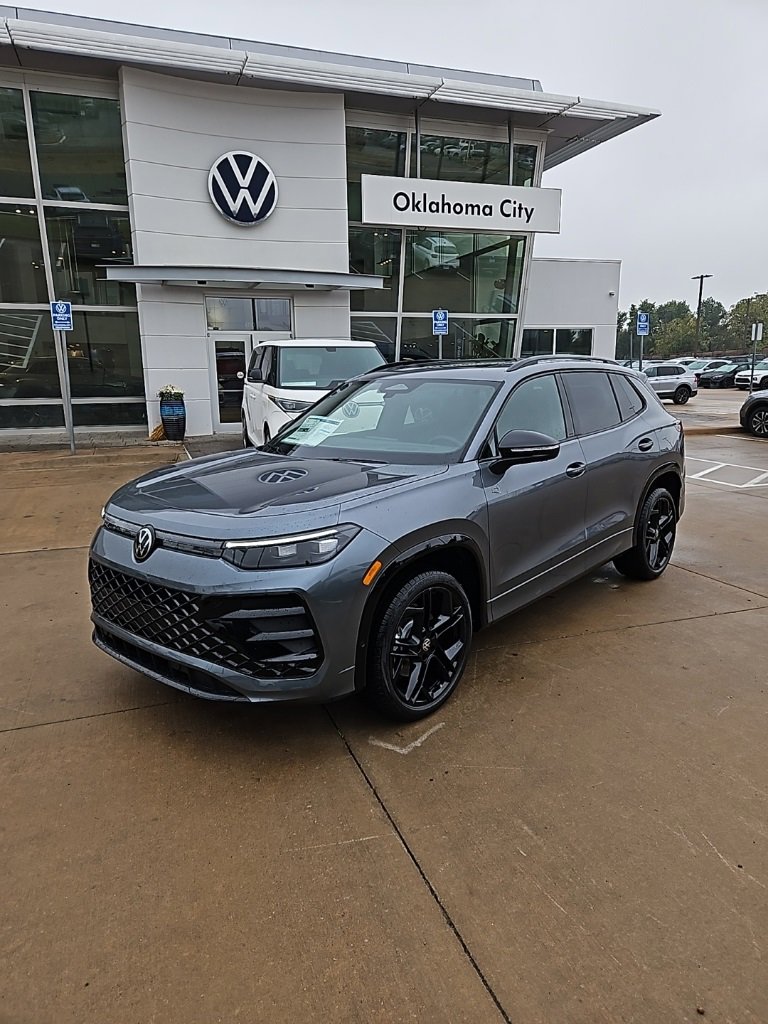 New 2026 Volkswagen Tiguan SE R-Line image 1