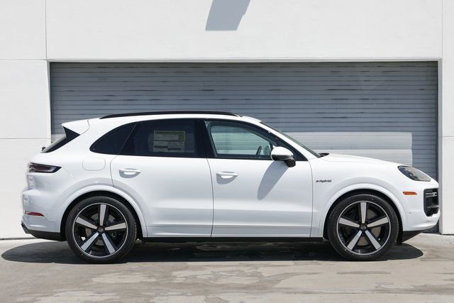 New 2025 Porsche Cayenne Turbo image 8