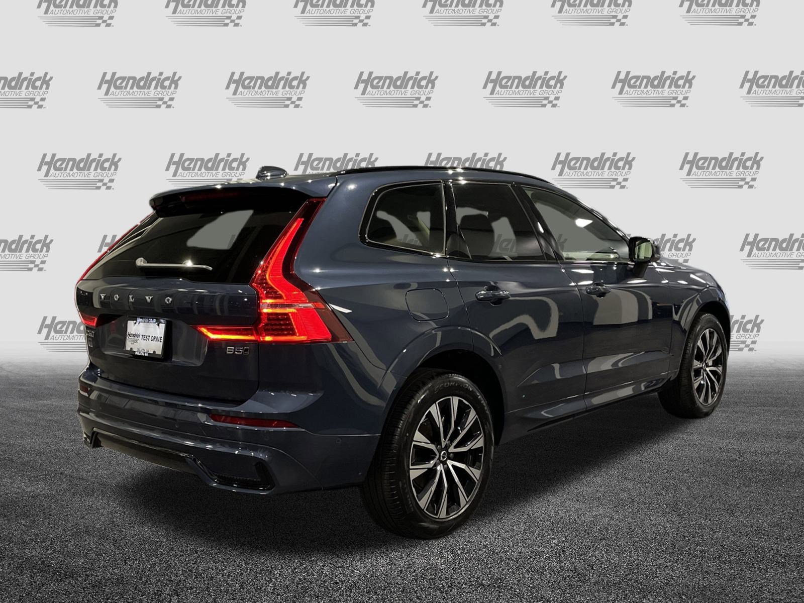 Used 2025 Volvo XC60 B5 Plus image 10