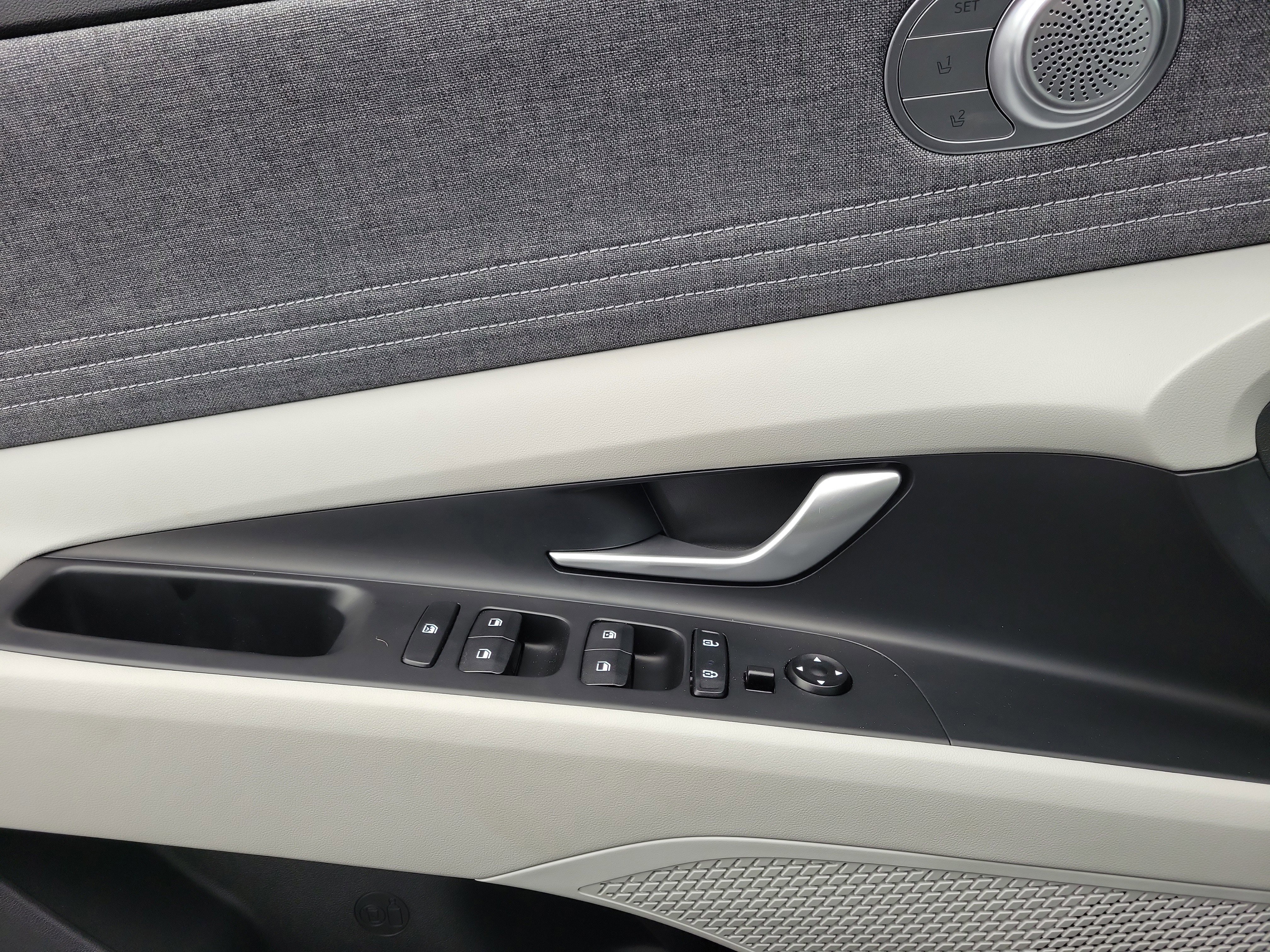 Used 2023 Hyundai Elantra Limited w/ Cargo Package image 17