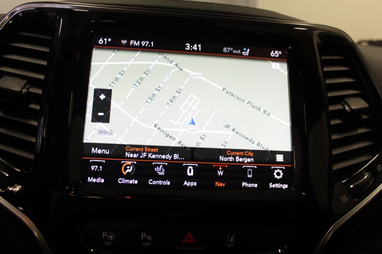Used 2021 Jeep Cherokee Limited w/ Elite Package AWD/4WD image 17