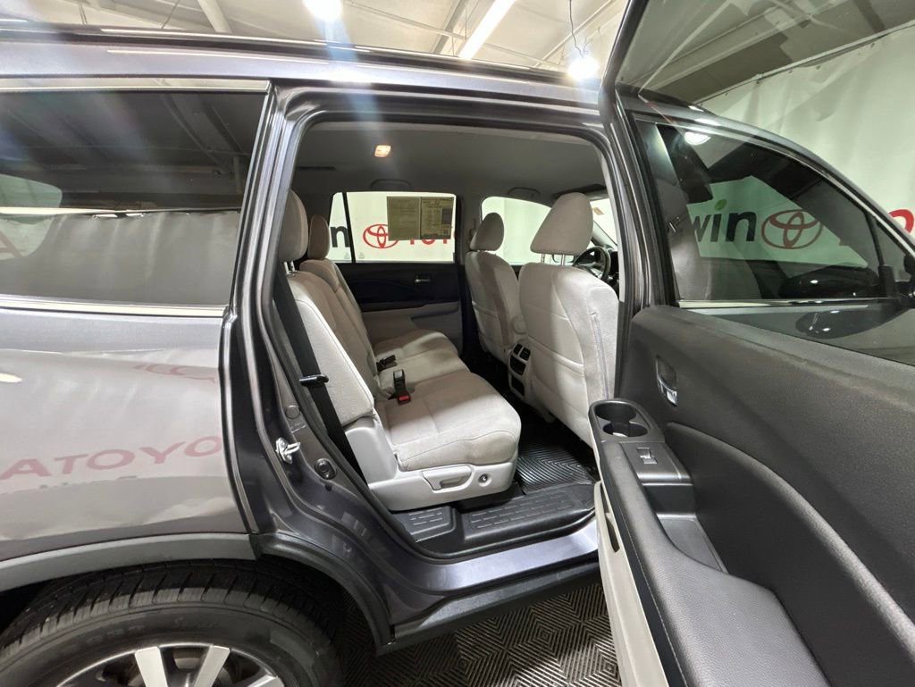 Used 2021 Honda Pilot EX image 16
