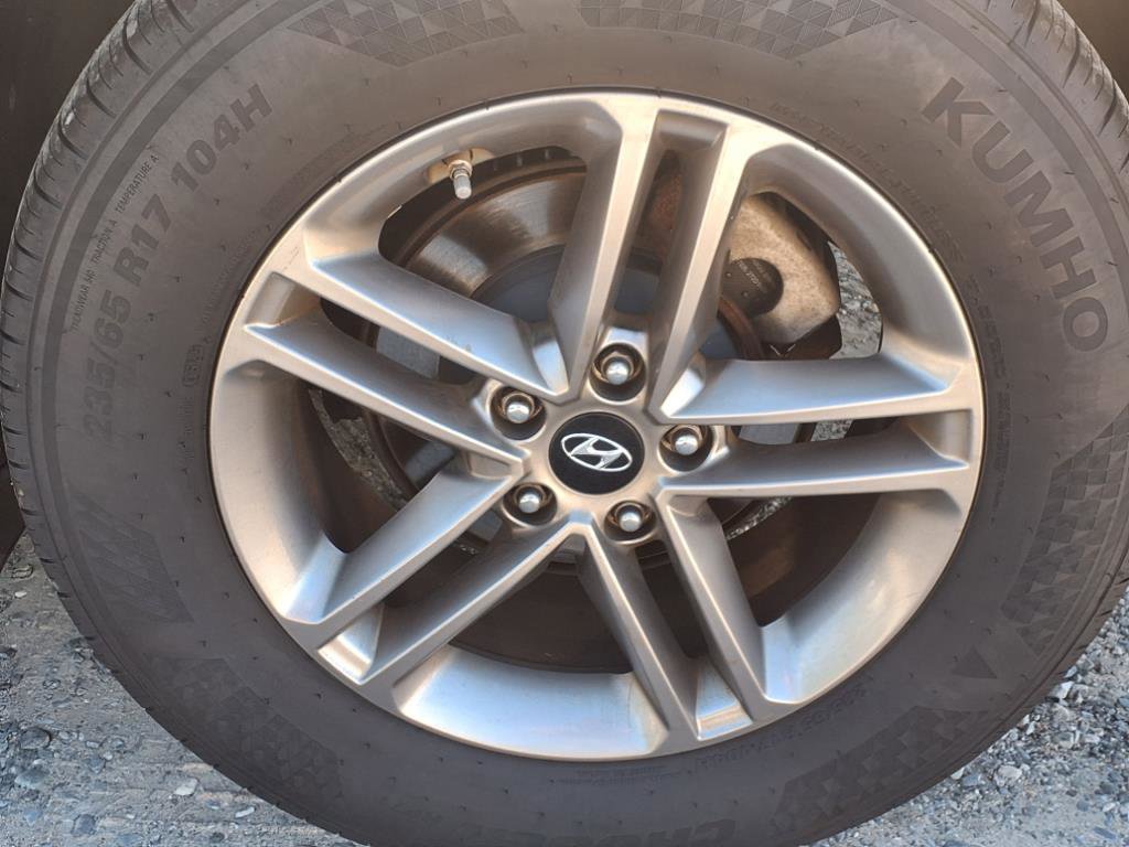 Used 2017 Hyundai Santa Fe Sport image 9