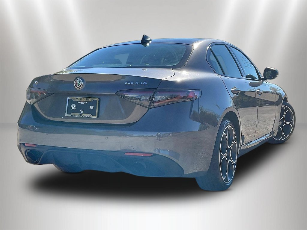 Used 2024 Alfa Romeo Giulia Veloce AWD/4WD image 6