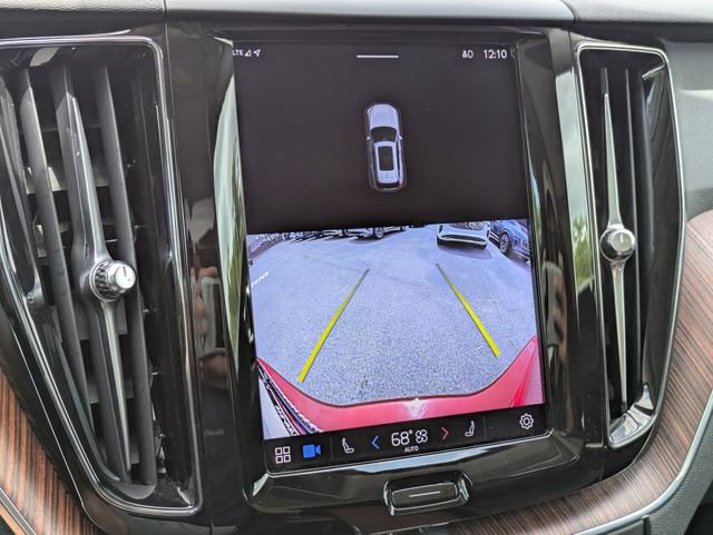 Certified 2023 Volvo XC60 B5 Plus AWD/4WD image 26