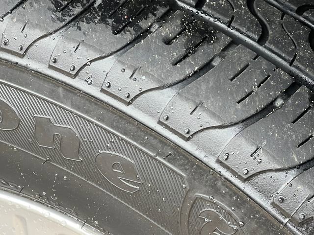 Used 2010 Chrysler Town & Country Touring w/ Safetytec Group image 9