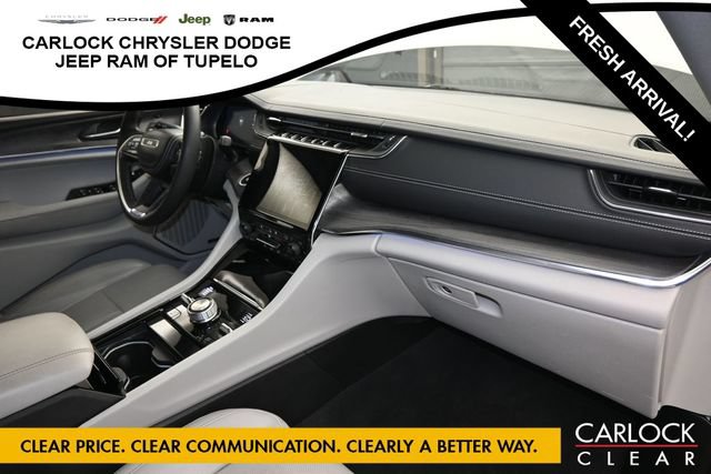 Used 2023 Jeep Grand Cherokee Overland w/ Luxury Tech Group IV AWD/4WD image 38
