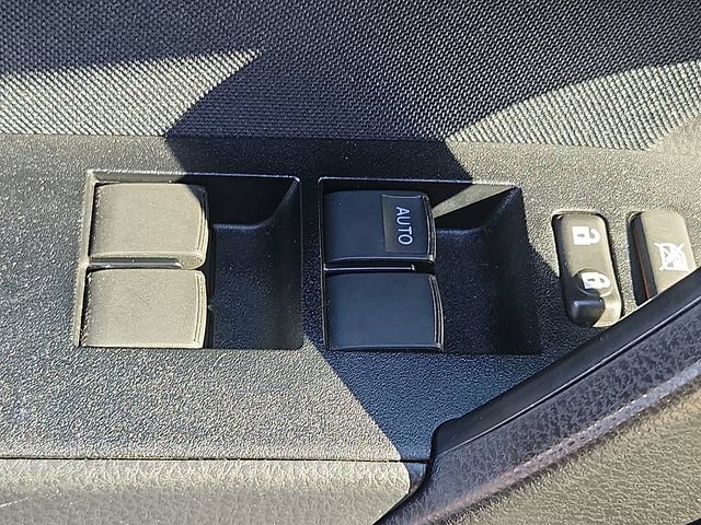 Used 2015 Toyota Corolla LE FWD image 25
