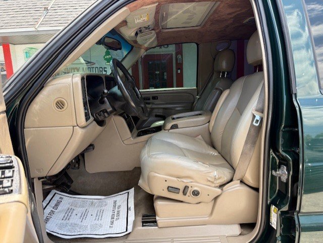 Used 2005 Chevrolet Silverado 2500 LT w/ Heavy-Duty Power Package image 11